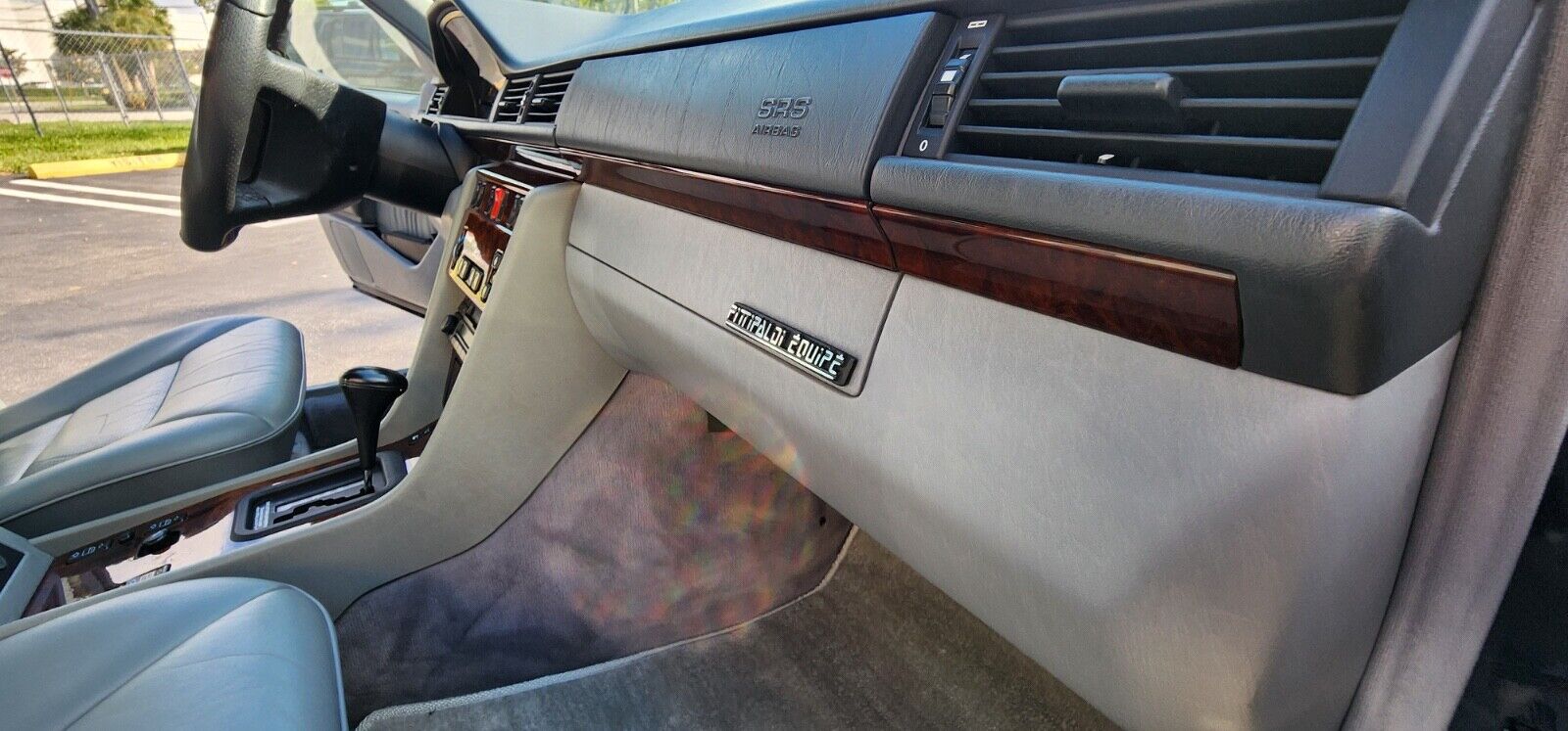 Mercedes-Benz-E-Class-1994-Sedan-10