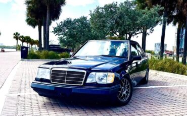 Mercedes-Benz-E-Class-1994-Sedan-2