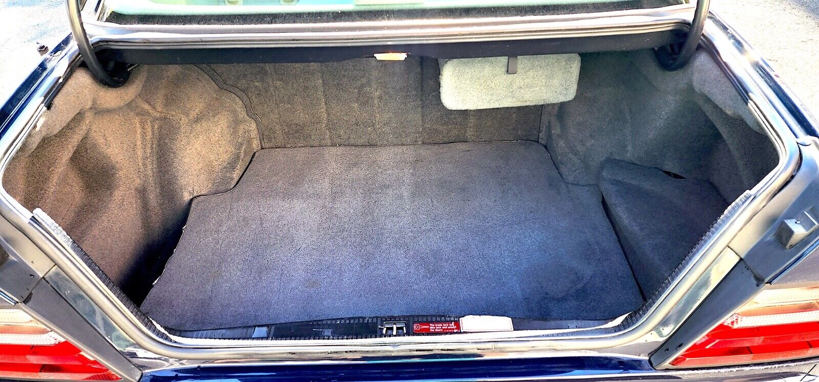 Mercedes-Benz-E-Class-1994-Sedan-21