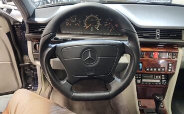 Mercedes-Benz-E-Class-1994-Sedan-29