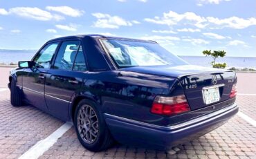Mercedes-Benz-E-Class-1994-Sedan-4