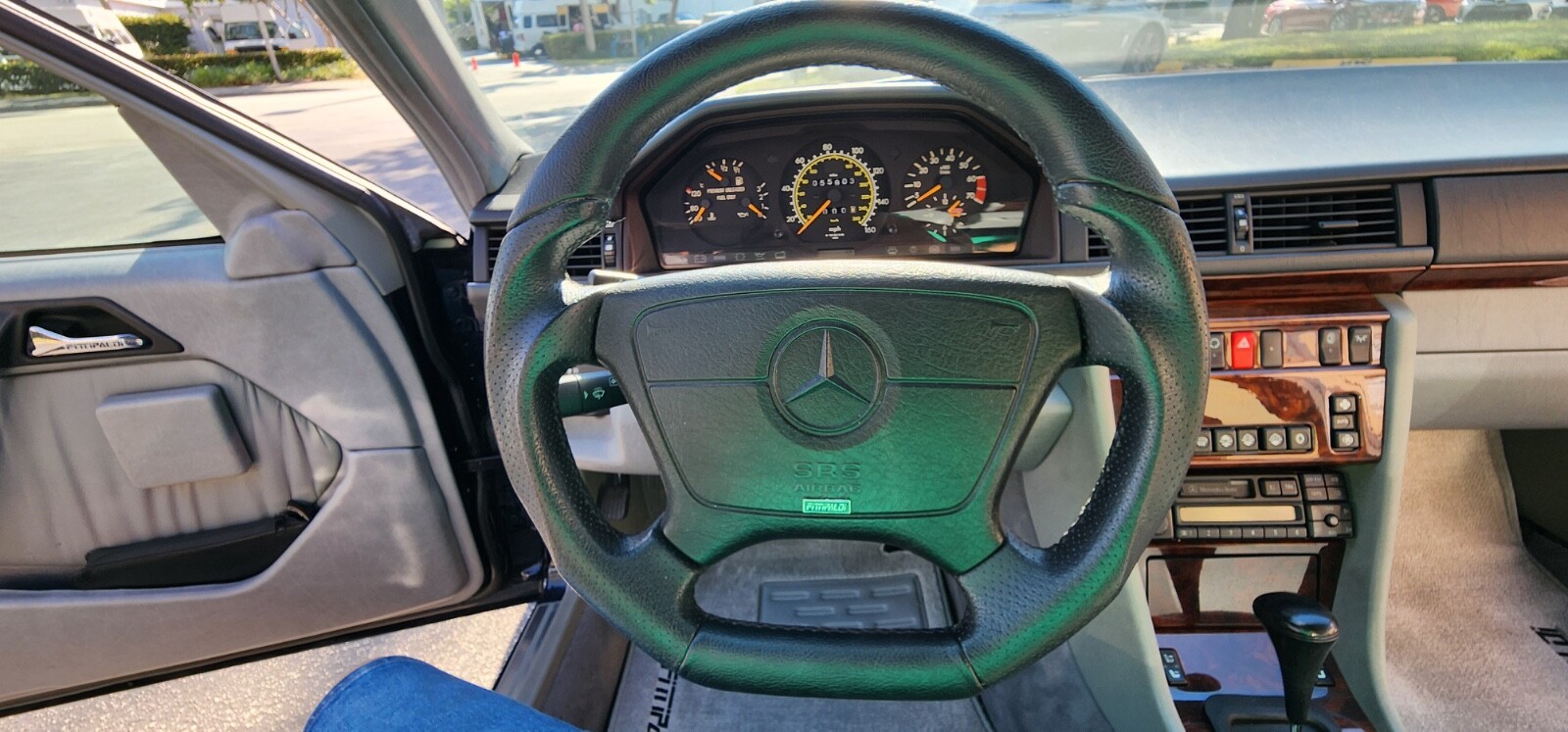 Mercedes-Benz-E-Class-1994-Sedan-8
