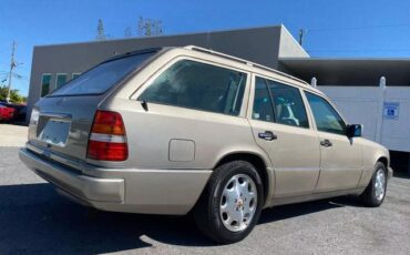 Mercedes-Benz-E-Class-1995-Wagon-1