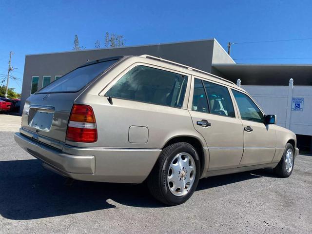 Mercedes-Benz-E-Class-1995-Wagon-1