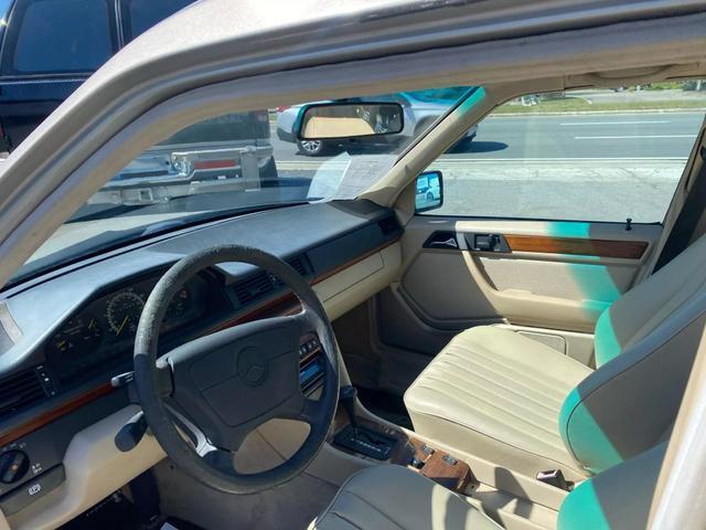 Mercedes-Benz-E-Class-1995-Wagon-21