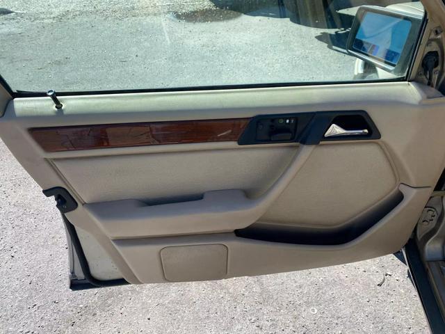 Mercedes-Benz-E-Class-1995-Wagon-22