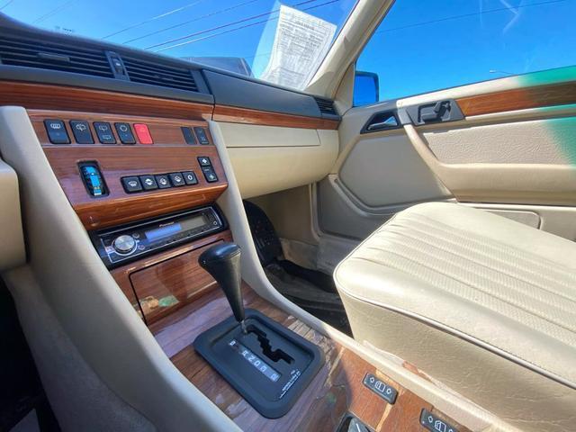 Mercedes-Benz-E-Class-1995-Wagon-25