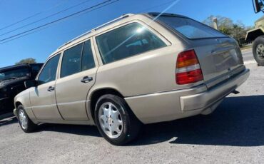 Mercedes-Benz-E-Class-1995-Wagon-27