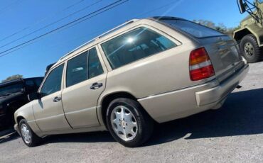 Mercedes-Benz-E-Class-1995-Wagon-4