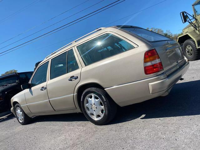 Mercedes-Benz-E-Class-1995-Wagon-4