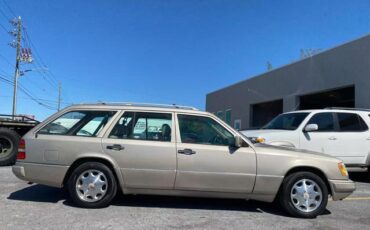 Mercedes-Benz-E-Class-1995-Wagon-6