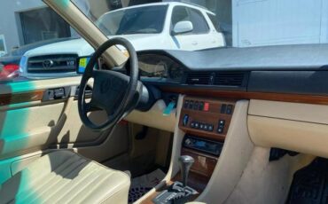 Mercedes-Benz-E-Class-1995-Wagon-7