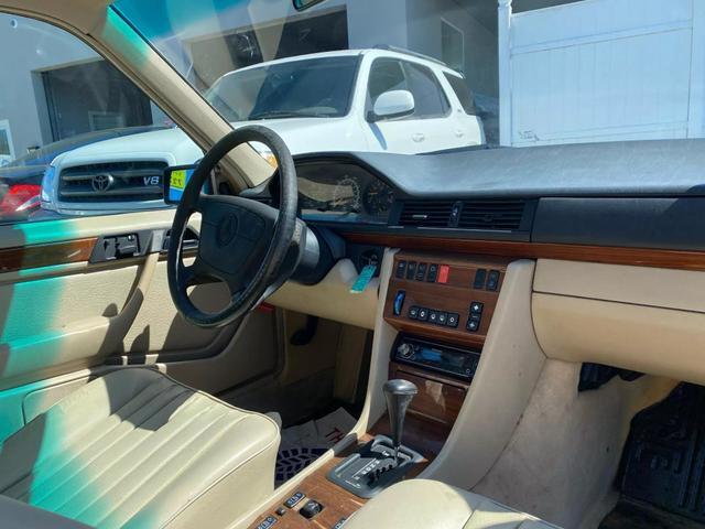 Mercedes-Benz-E-Class-1995-Wagon-7