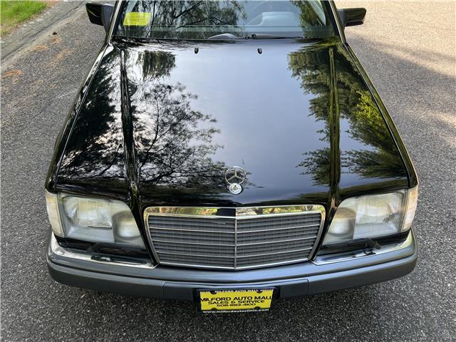 Mercedes-Benz-E320-Cabriolet-1994-12