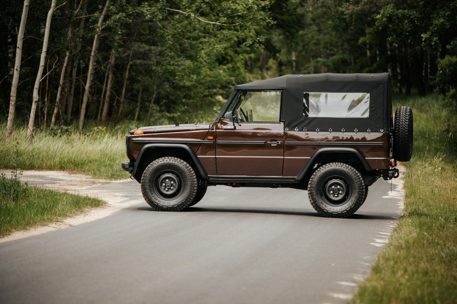 Mercedes-Benz-G-Class-1985-SUV-2
