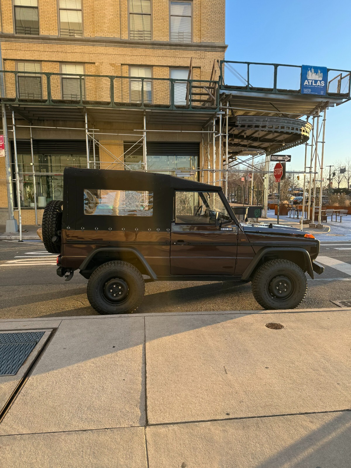 Mercedes-Benz-G-Class-1985-SUV-25