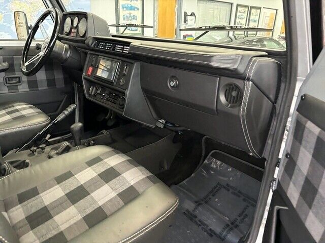 Mercedes-Benz-G-Class-1988-17
