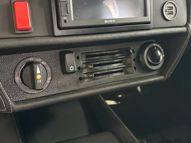 Mercedes-Benz-G-Class-1988-26