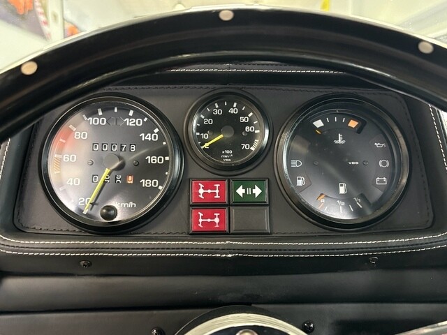 Mercedes-Benz-G-Class-1988-30