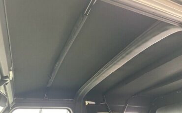 Mercedes-Benz-G-Class-1988-32
