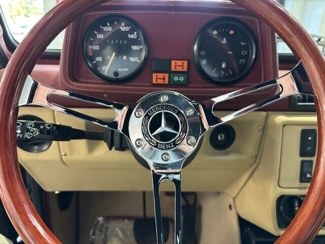 Mercedes-Benz-G-Class-1995-37