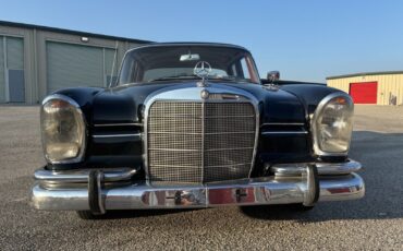 Mercedes-Benz-Other-1960-Sedan-1