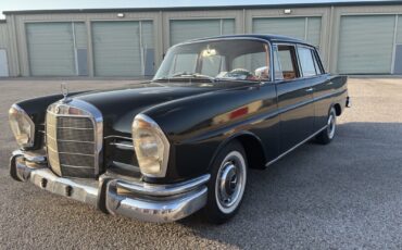 Mercedes-Benz-Other-1960-Sedan-11