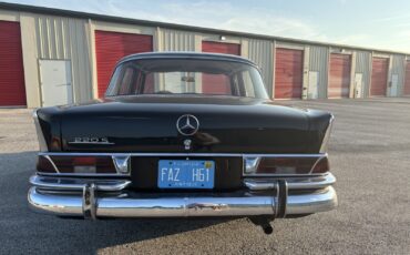Mercedes-Benz-Other-1960-Sedan-7