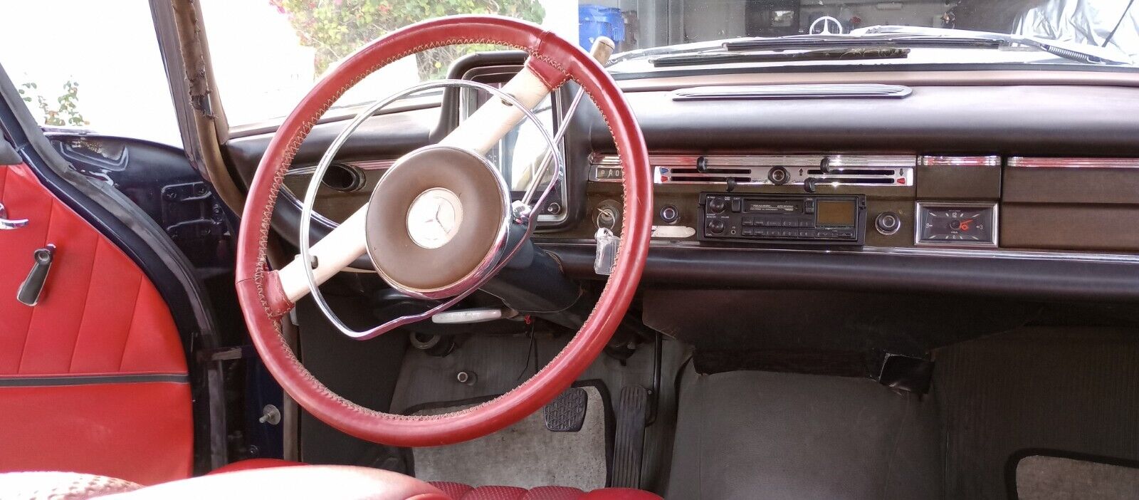 Mercedes-Benz-Other-1965-Sedan-16