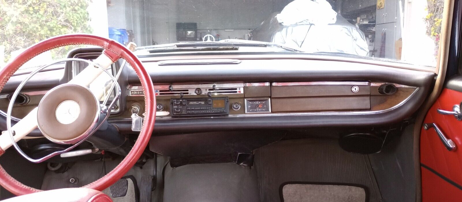 Mercedes-Benz-Other-1965-Sedan-17