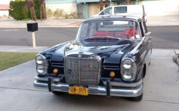 Mercedes-Benz-Other-1965-Sedan