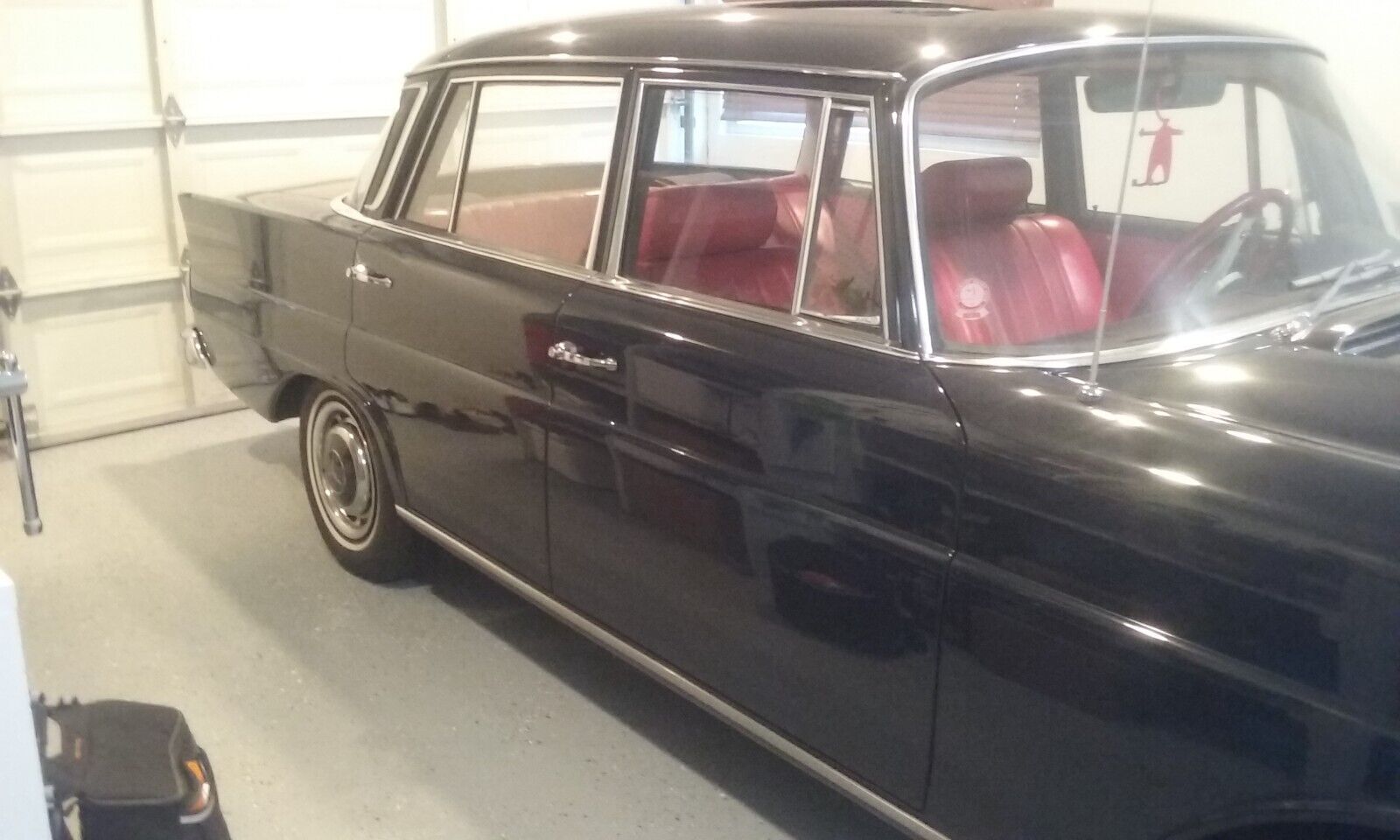 Mercedes-Benz-Other-1965-Sedan-5