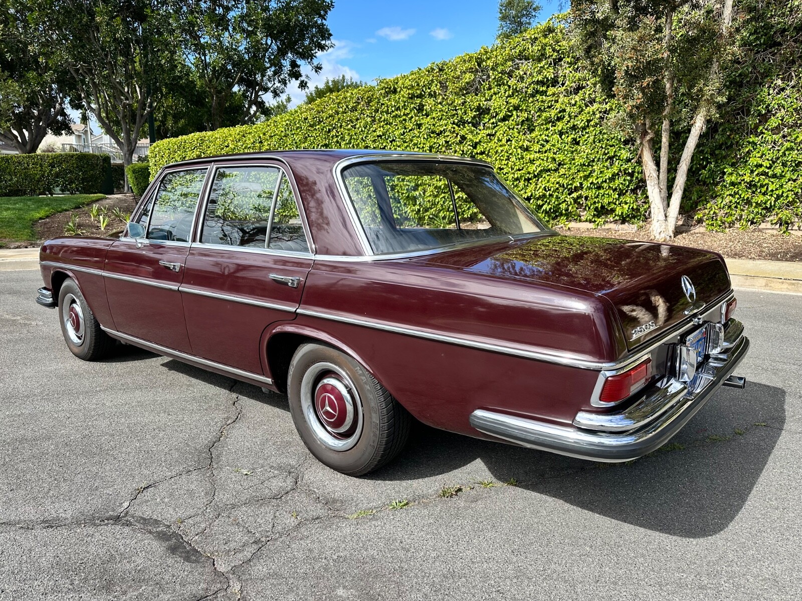 Mercedes-Benz-Other-1967-Sedan-1