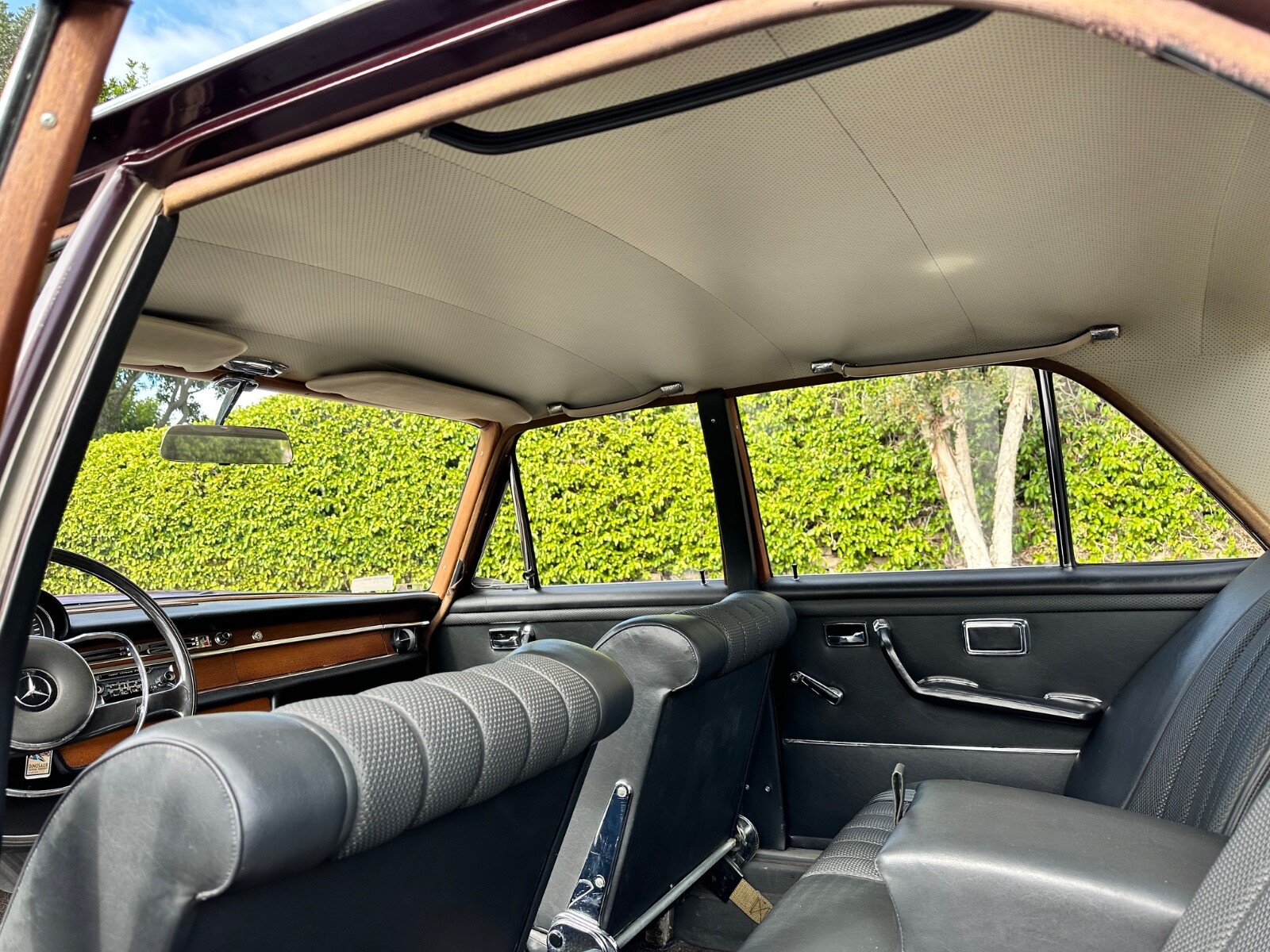 Mercedes-Benz-Other-1967-Sedan-11