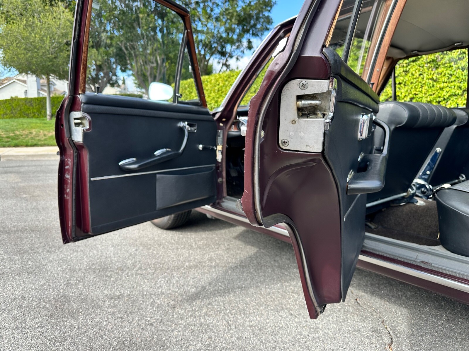 Mercedes-Benz-Other-1967-Sedan-12