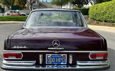 Mercedes-Benz-Other-1967-Sedan-2