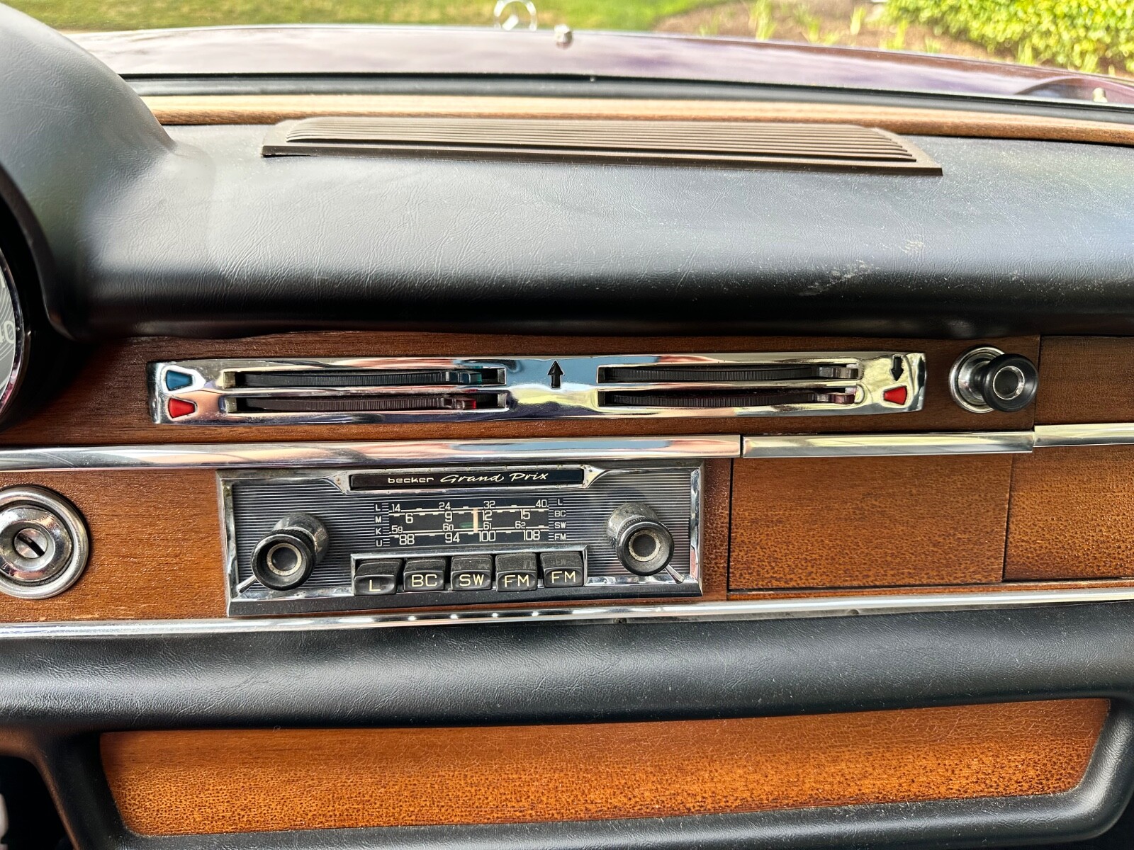 Mercedes-Benz-Other-1967-Sedan-23
