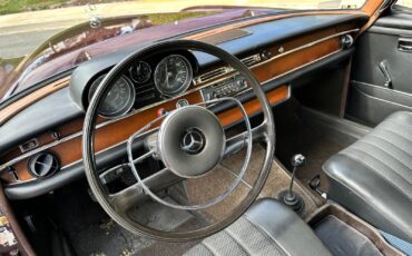 Mercedes-Benz-Other-1967-Sedan-8