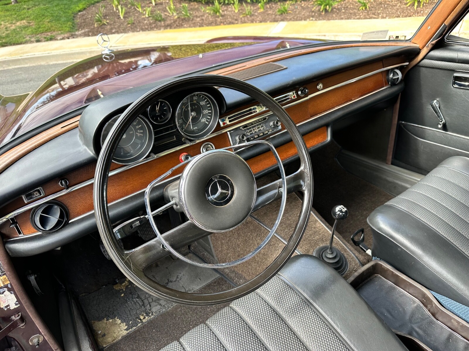 Mercedes-Benz-Other-1967-Sedan-8