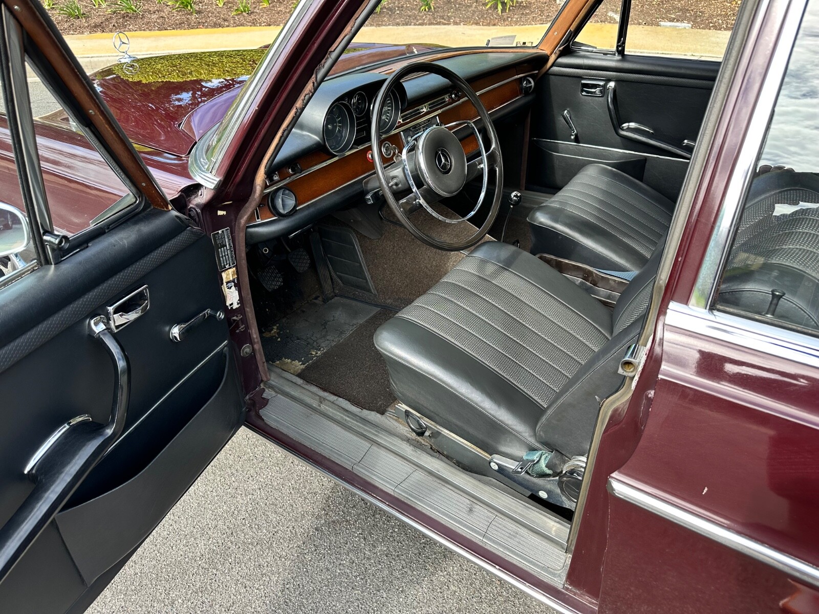 Mercedes-Benz-Other-1967-Sedan-9