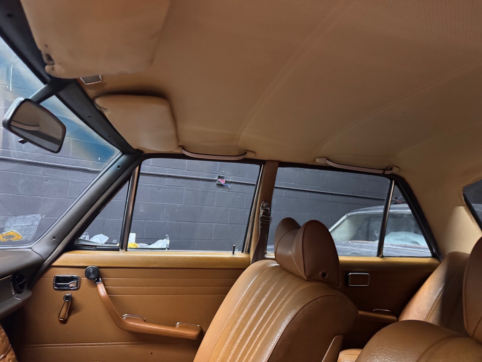 Mercedes-Benz-Other-1969-Sedan-10
