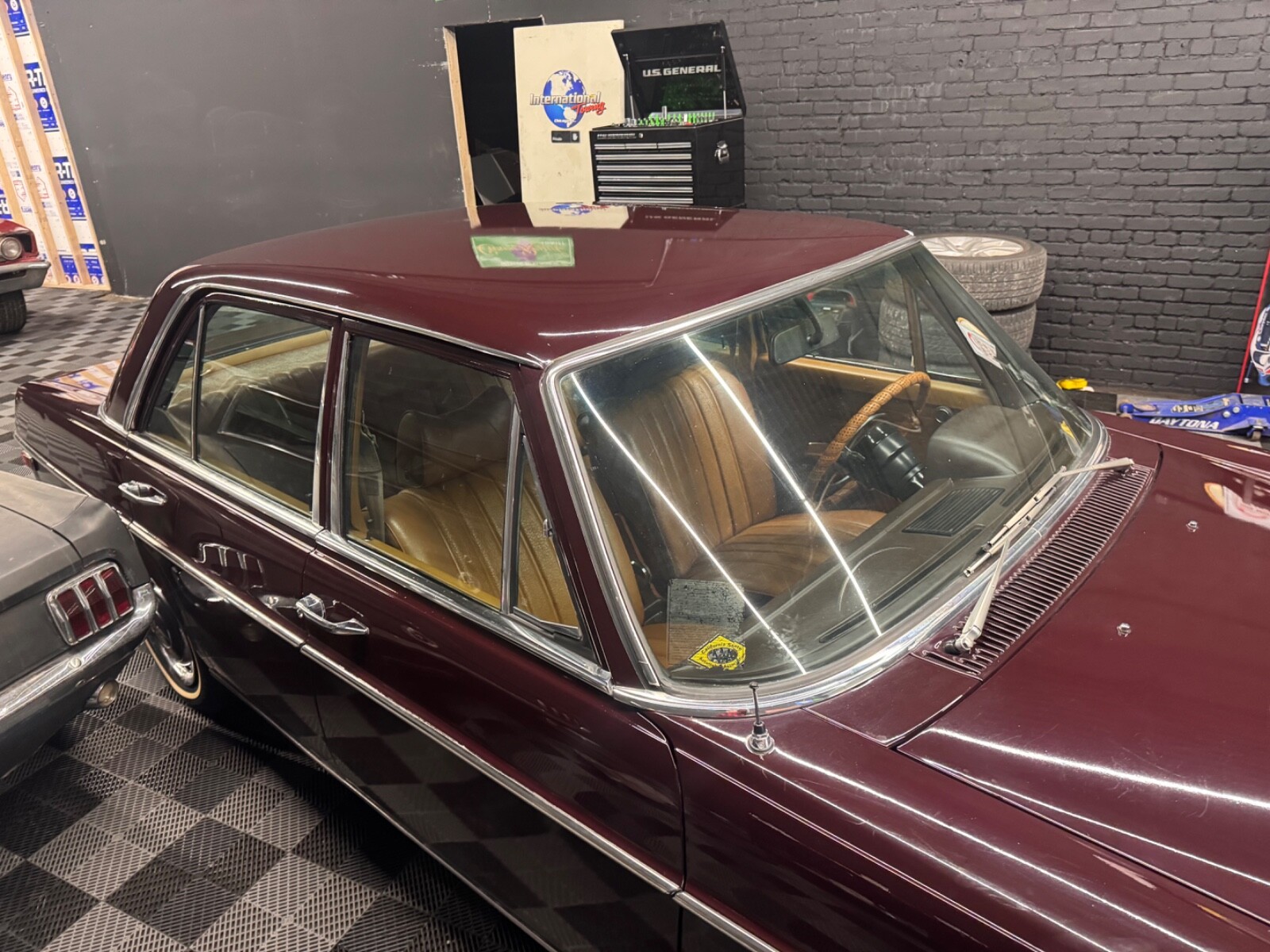 Mercedes-Benz-Other-1969-Sedan-12
