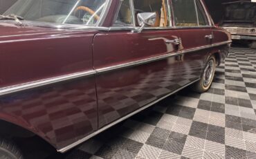 Mercedes-Benz-Other-1969-Sedan-3