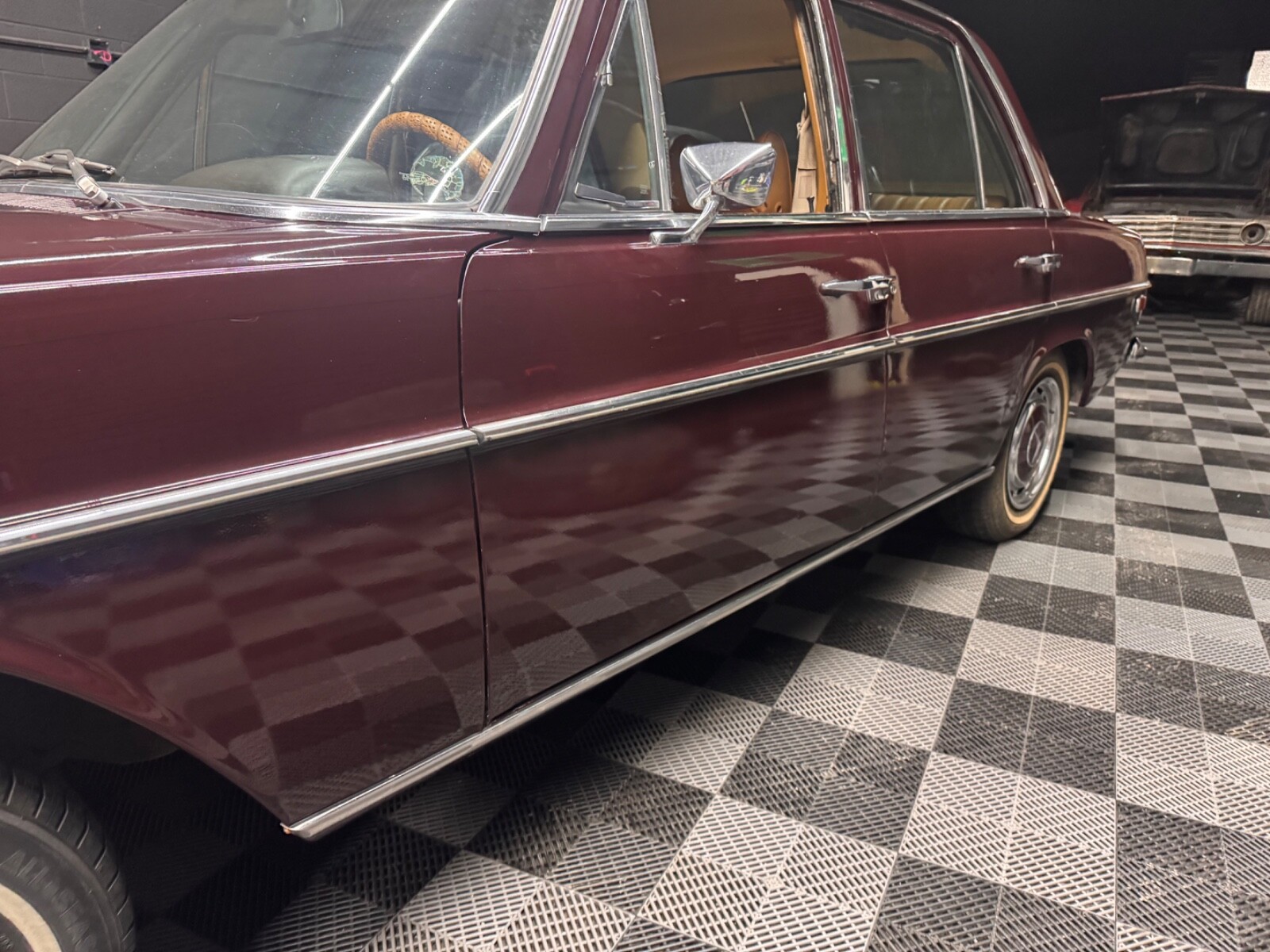Mercedes-Benz-Other-1969-Sedan-3