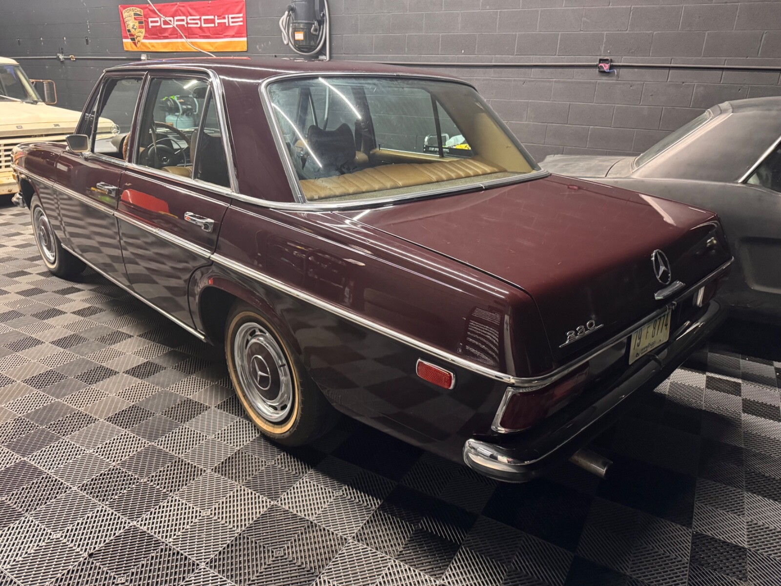 Mercedes-Benz-Other-1969-Sedan-7