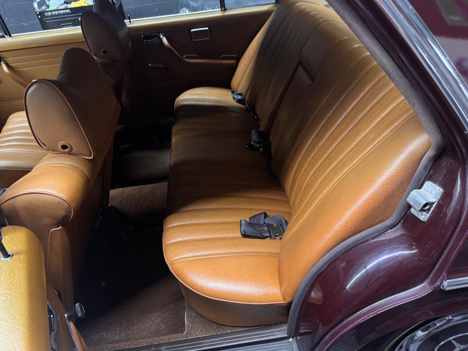 Mercedes-Benz-Other-1969-Sedan-8