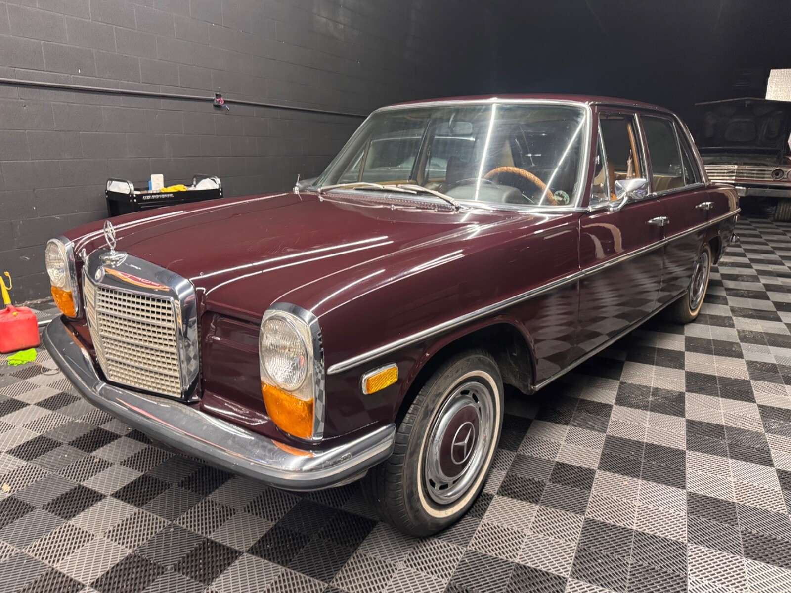Mercedes-Benz-Other-1969-Sedan