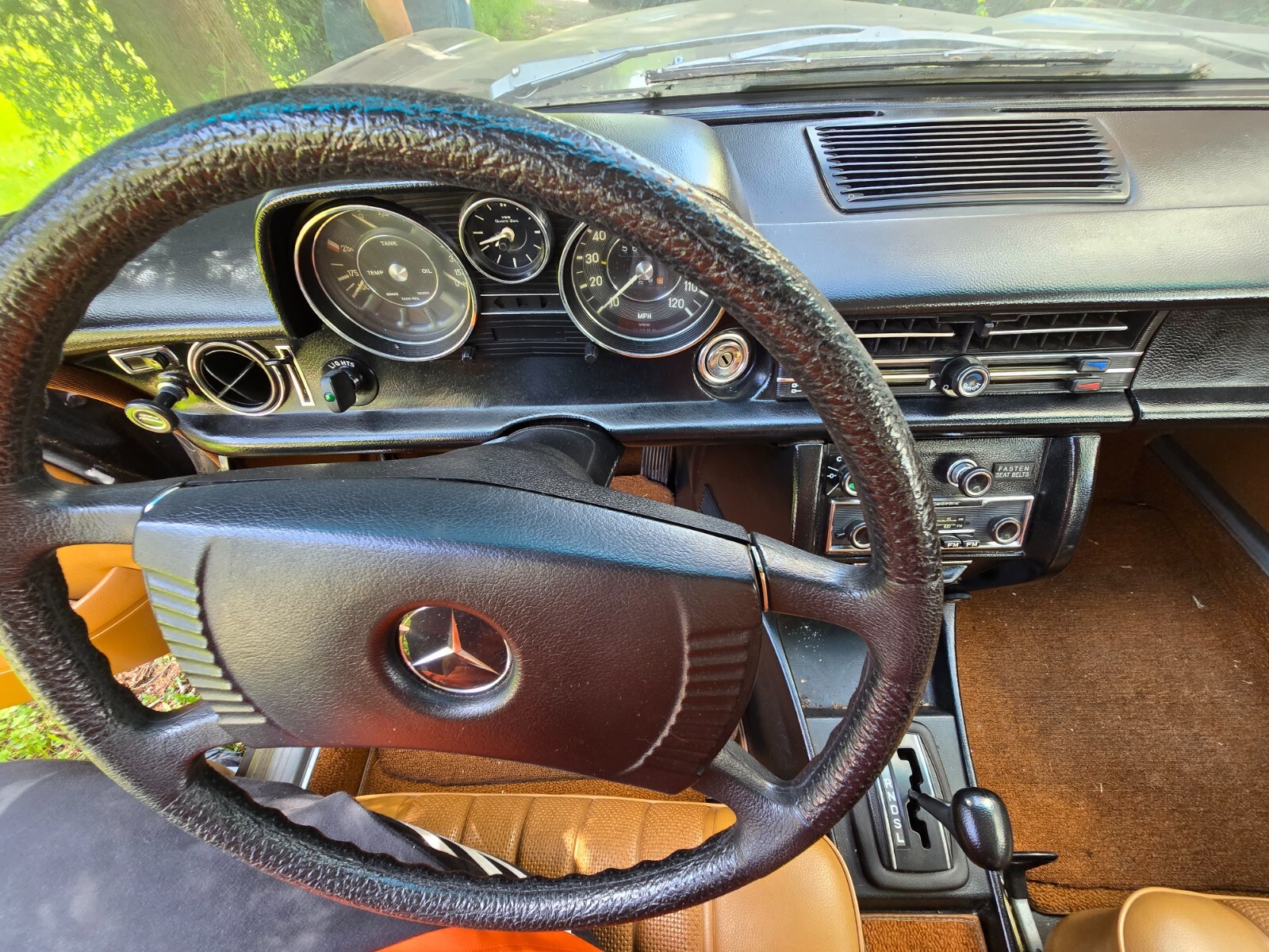 Mercedes-Benz-Other-1973-Sedan-10