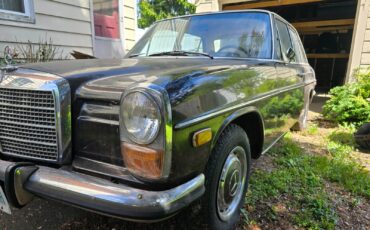 Mercedes-Benz-Other-1973-Sedan-12