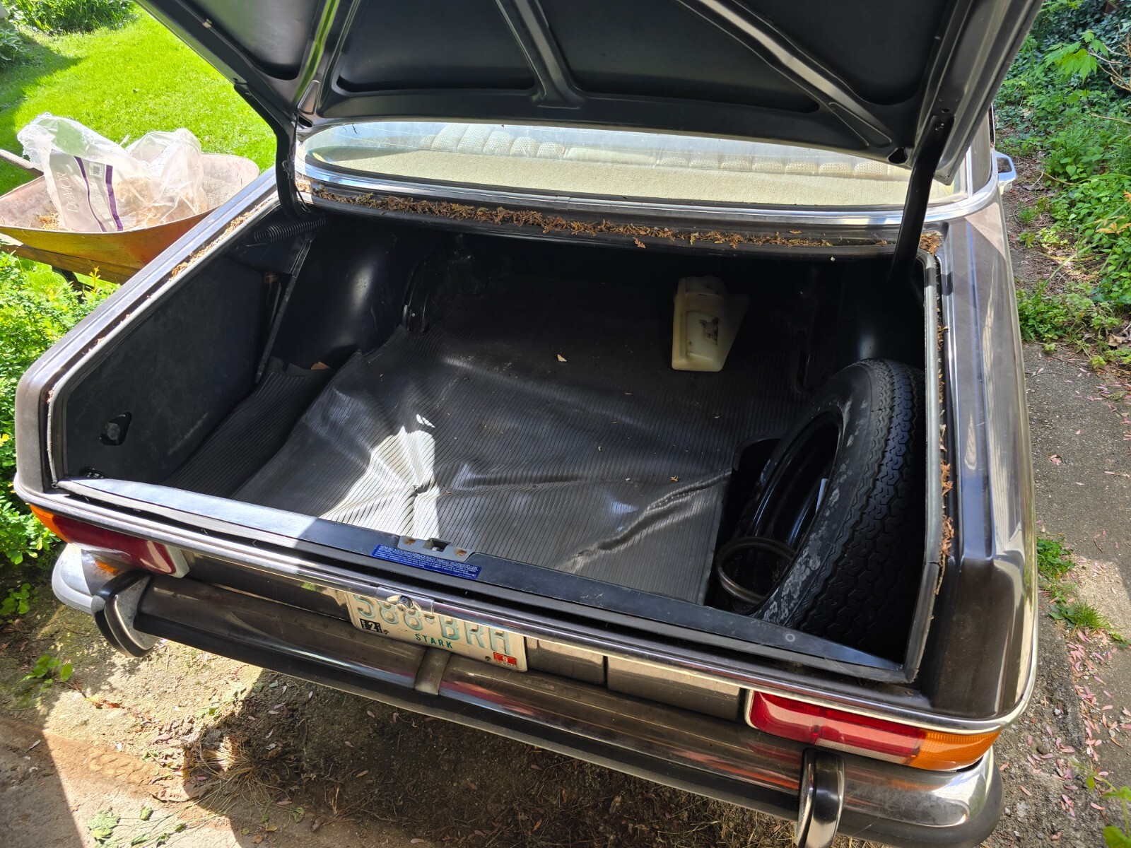 Mercedes-Benz-Other-1973-Sedan-13